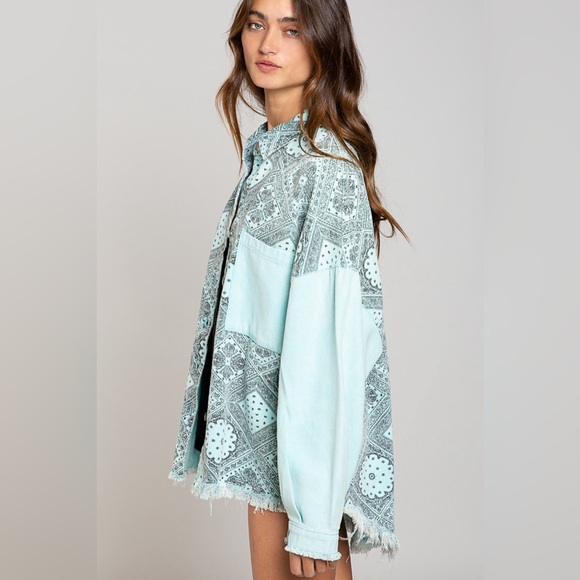 #210 Pol FIRM CLOSEOUT 🌸Beautiful Shacket with Star ⭐️ embroidered on back - Picture 2 of 4